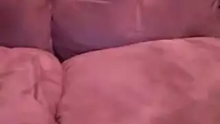 طالبة شابة تحصل على تمدد شامل وساقيها مفتوحتين على مصراعيهما