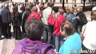 صغير ومدمن: يحب تقديم خدمة المص دون مقابل