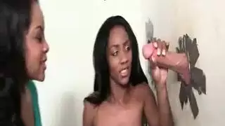 هاتان العاهرتان لا تتوقفان: مضاجعة من المنزل إلى حلبة الرقص