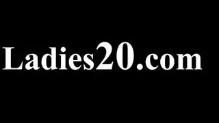 إباحية سحاقية: جماع بعضو ذكري مزدوج في المطبخ