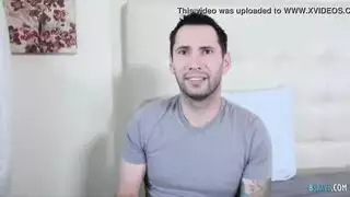 كاترينا الشهوانية تأخذ لعبة سميكة بعمق في مهبلها