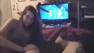 كلب يغتصب مراهقه في غرفة النوم وهي تصرخ