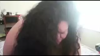 مشهد سحاقي مثير: نيكول سيمبسون في لعق الثدي والإثارة