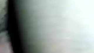 بنت تتختصب امها أثناء النوم