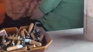 مراهقة تلعب بكسي في البرية: جلسة استمناء وحشية