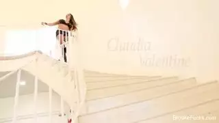 إيلاج مهبلي مزدوج بألعاب مع قضيب اصطناعي كبير وامرأتين جامحتين