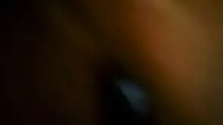 صديقة الجامعة تتدرب على مهارات البلع العميق