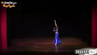 راقصة مشاغبة باللون الأزرق تمتلئ بالسائل المنوي