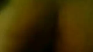 مشهد جماعي ضخم: العديد من الفتيات يأخذن حمولات على مهودهن