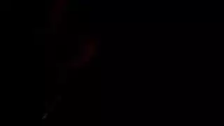 هوس الأم الشقراء بالفم: من التدخين إلى لعق شفاه ابنها