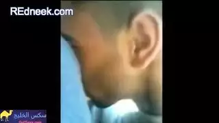 لقاء سحاقي: حارقات عراقيات يستكشفن أجساد بعض