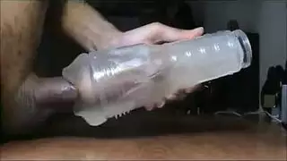 فتاة بريطانية تستمتع بهزاز وعضو ذكري صناعي من دارسي بيل