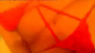 الأصدقاء يساعدون كارا في التحول بجماع عنيف وهزة قوية