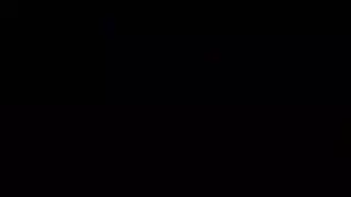 جنية المثليات في الزجاجة تمارس الجنس لتغيير جسدها