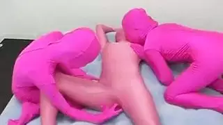 حفلة نيك ثلاثية سحاقية: ألعاب ذكرية مزدوجة وقذف