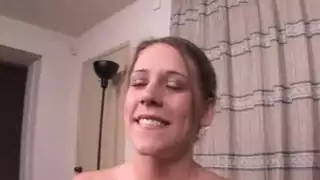 مشهد فوضى جنسية صريحة: امرأة واحدة والعديد من السوائل