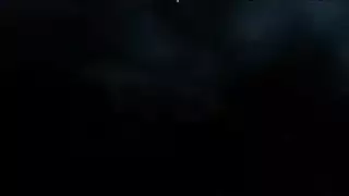 القفز على ثدييها الناعمين في هذا الفيديو الساخن