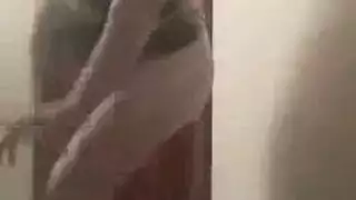 عاهرة مراهقة تأخذ قضيبًا خشنًا في فيلم إباحي مثل لا أحد آخر