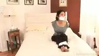 نيك مقيدة مغلوقة فمها بشريط لاصق