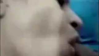 مص وجنس: فتاة عربية متهتكة تحصل على تدليك مهبلي أثناء مص القضيب