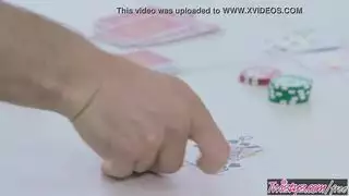خسرت الرهان، والآن تدفع بجنس صريح