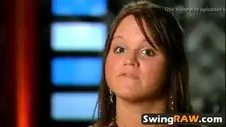 عاهرة سمراء ساخنة تتدلى من أجل المال في جنس xxx حميمي جلدًا على جلد
