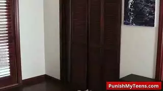 تنيك رجل في طيزة بزب مطاطي