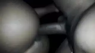 دخول خلفي مكثف وقذف ضخم يرسم فتحتها