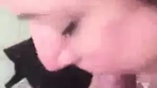 وشم قضيب مضغوط، ثم جلسة مص عميق