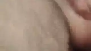 مشهد ثنائي صعب: ديزي تركع لعشاقها السابقين