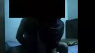 أم وإبنها المراهق يتجسس عليها