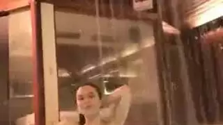 إكس إكس إكس قاسي: ضخ عميق في امرأة غارقة في البلل