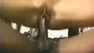 فيلم هندي للكبار: شاه روخ خان يضرب فرجًا ممتلئًا بالعصارة في مقطع إباحي