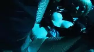 أم مثيرة وشابها في فانتازيا إباحية محرمة