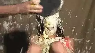 جنس جماعي خارجي مع عاهرة آسيوية مبللة تقطر
