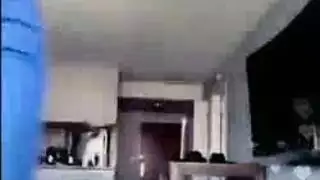 حفلة نوم مليئة بالخمر تنتهي بشريط جنس سحاقي صريح