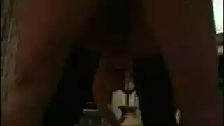 إكس إكس إكس في الفصل: شقراء مراهقة هواة تجبره على مشاهدتها تمارس الجنس