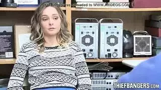 حارس أمن قاسي يأخذ مؤخرة بلير ويليامز الضيقة