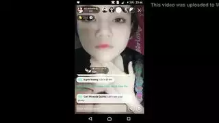 فيديو إباحي لمراهقة تتم اختراقها مزدوجًا