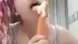 سارة المغربية العاهرة تتوق لمص القضيب الصلب