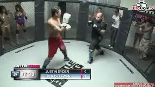 يتحسس طيز اختة النائمة في منتصف