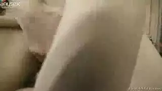 شقراء قصيرة الشعر تمارس الجنس بعمق لتجعله يقذف بقوة