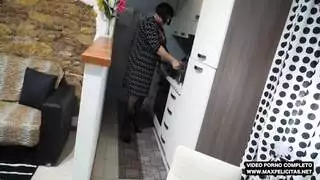 الطالب المهووس يمارس الجنس مع كس زوجة أبيه بعد الواجبات