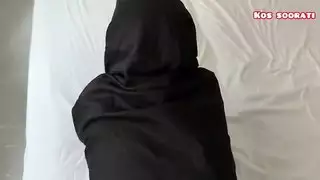 حجاب عربي، رغبات سرية: أم تمارس الجنس مع أبناء الحي