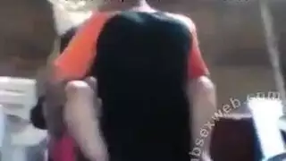 عنيف في الحفلات