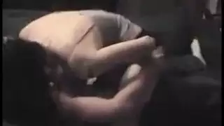 عشاق متزوجون يتم تصويرهم في مشاهد جنسية صريحة بكاميرا تجسس