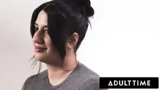 كيف تجعل المرأة تبلغ النشوة باستخدام ثدييها الطبيعيين الكبيرين درس إباحي