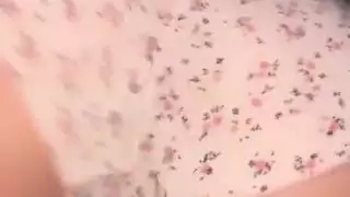 وقحة مسلمة في الحجاب تظهر مؤخرتها العربية تهتز منفردة وتنتشر وترتد