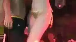 لعق فتحة الشرج: مشهد فتاة صينية تلعق الشرج صراحة