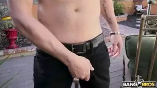 امرأة أكبر تعلم الفتاة البريئة الجنس العنيف والتحكم في النشوة